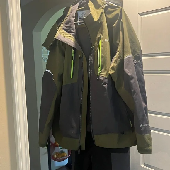 Men’s Cabelas XXL Rainsuit.